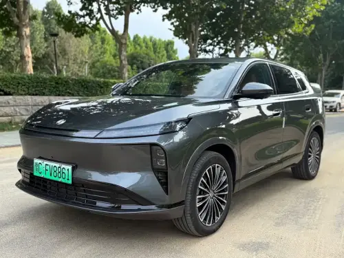 Dongfeng L8
