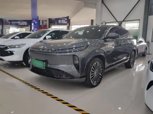 Dongfeng L8