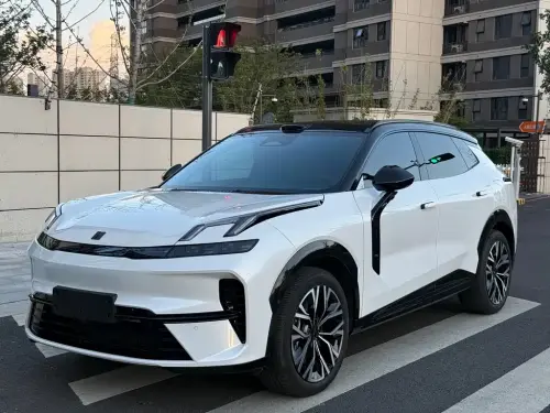 Lynk & Co 08