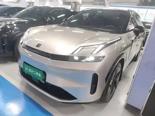 Lynk & Co 08
