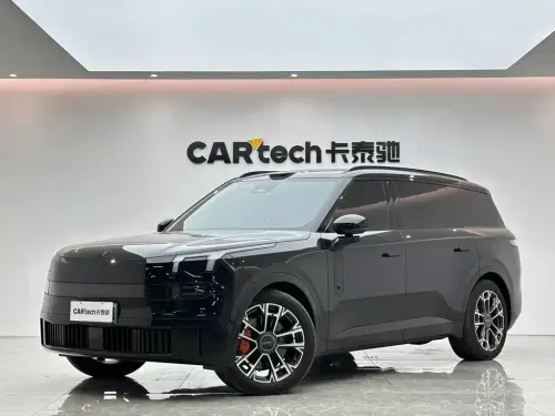 Lynk & Co 900