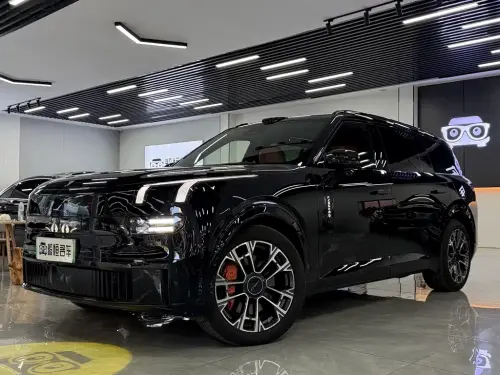 Lynk & Co 900