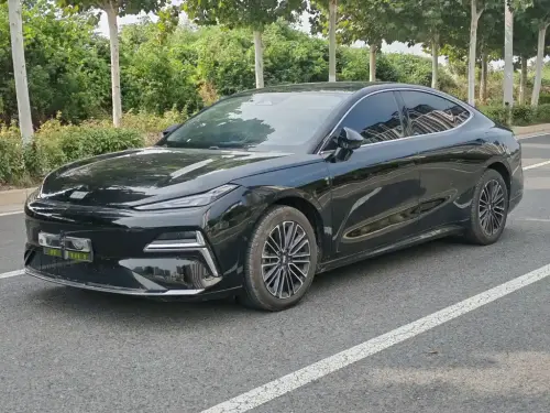Geely Xingyao 8