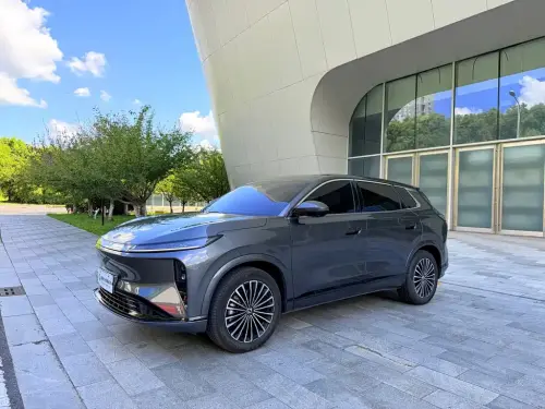 Dongfeng L8