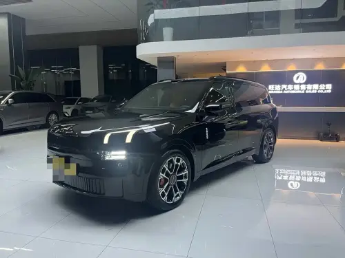 Lynk & Co 900