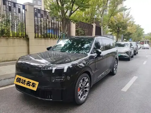 Lynk & Co 900
